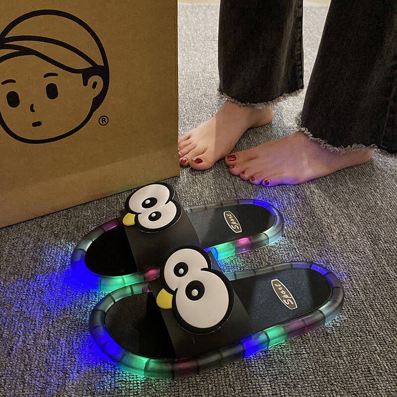 Chinelos luminosos com olhos g - Mule Slip On avaliação e preço